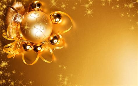 Lights reflecting in the golden Christmas decorations wallpaper ...