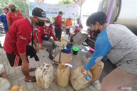 Distribusi Minyak Goreng Curah Ke Pedagang Antara News Jawa Timur