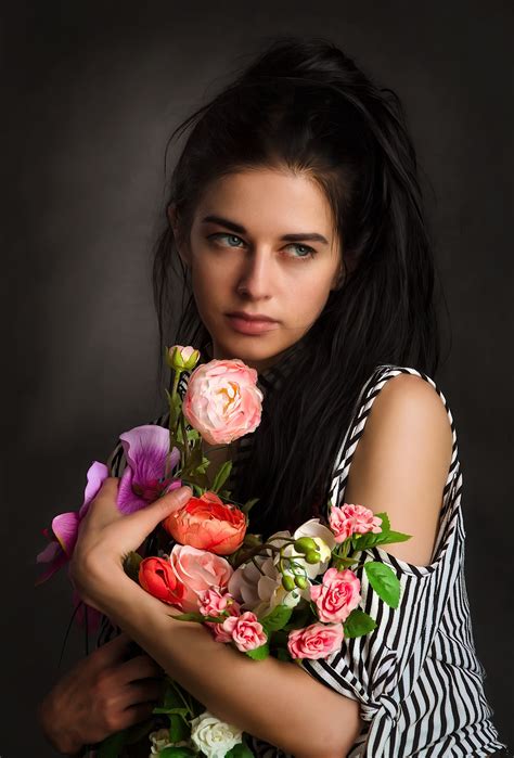 Bouquets Brunette Girl Hands Glance HD Phone Wallpaper Rare Gallery