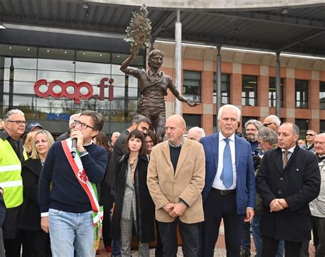 Firenze Ecco La Statua Dedicata A Gino Bartali Nella Sua Piazza