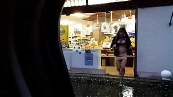 Le Muestro Mis Pechos Al Tendero XVIDEOS