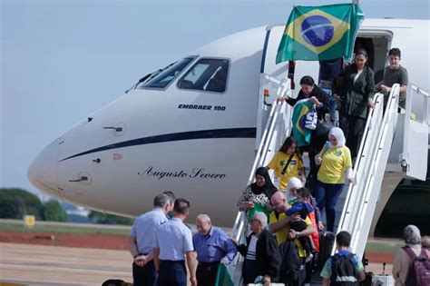 Voltando em Paz em 9 voos Brasil já resgatou 1 445 pessoas e 53 pets