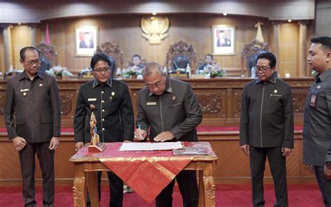 Rapat Paripurna Dewan Sahkan Ranperda Usulan Pemerintah Menjadi Perda