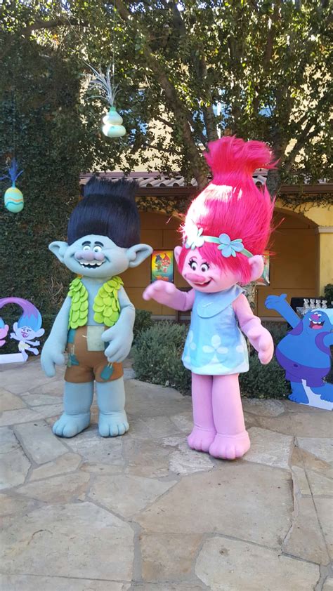 exploring dreamworks  trolls  beat   life  heidi