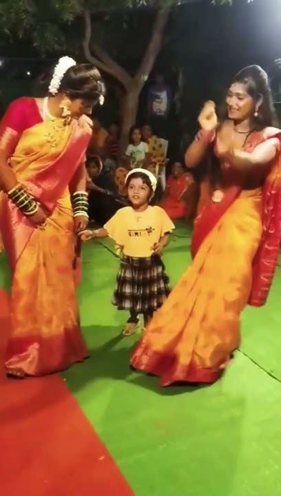 💃गोऱ्या गोऱ्या गाली नवरी आली😍 Marathi Shorts Dance Expression