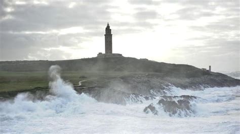 ALERTA ROJA GALICIA Alerta Roja En La Costa Gallega Por Olas De Hasta