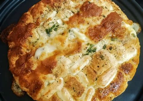 Mozzarella garlic bread Recipe by Sanchita Das - Cookpad