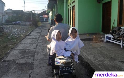 Foto Potret Semangat Anak Kembar Siam Di Garut Bercita Cita Ingin Jadi Dokter