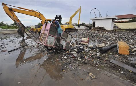 Normalisasi Waduk Pluit Antara Foto