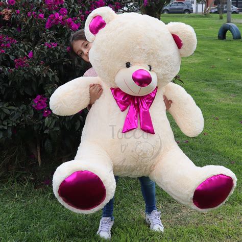 Oso De Peluche Grande 150m Color Crema Con Fucsia Peluches En