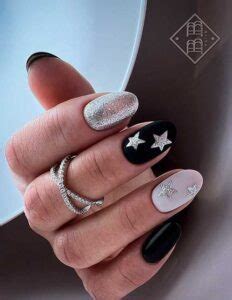 23 Dazzling Short New Years Nails For 2024 Actually Arielle