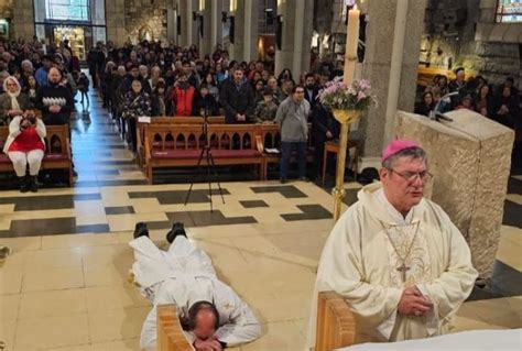 Monseñor Ares ordenó un nuevo sacerdote en Bariloche Bariloche Opina