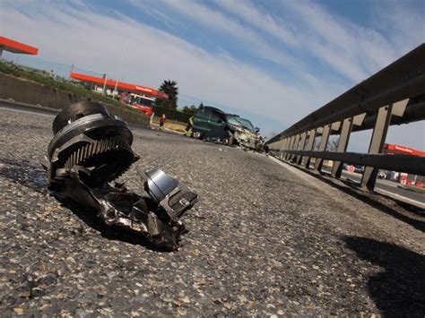 Tragico Incidente Stradale A Nettuno Morti Donna Incinta E Bimbo 7