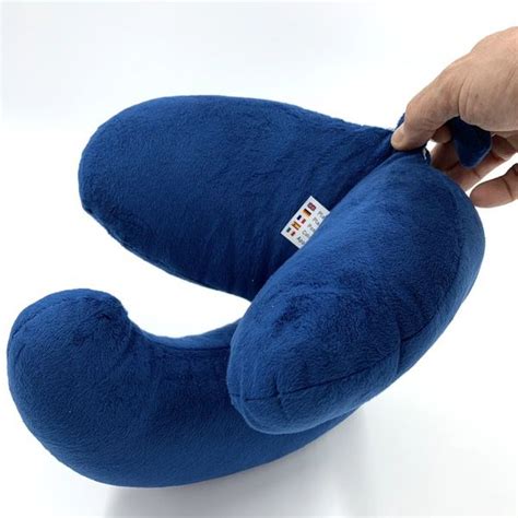 J-Pillow Travel Pillow review - The Gadgeteer