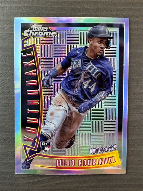 2022 Julio Rodriguez Topps Chrome Sonic Youthquake Refractor YQ 2 RC