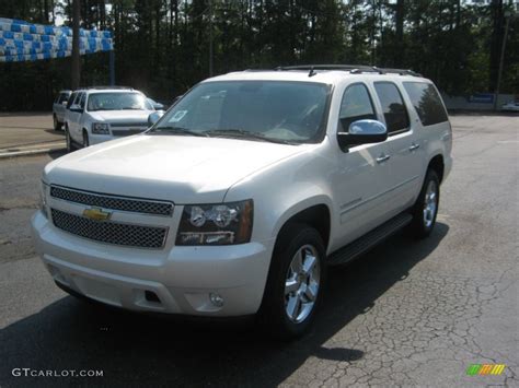 White Diamond Tricoat Chevrolet Suburban Ltz Photo