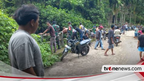 Mini Bus Terjun Ke Jurang Aliran Sungai Pasangan Suami Istri Lansia