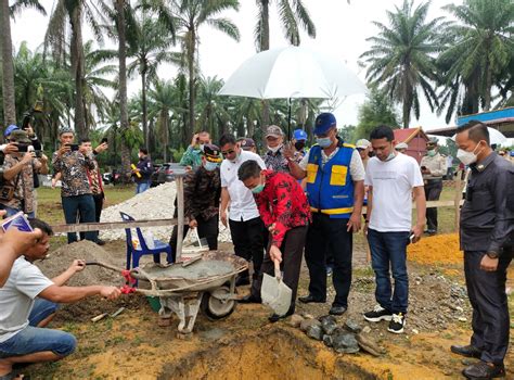 Bupati Rohil Afrizal Sintong Letakkan Batu Pertama Pembangunan Gedung