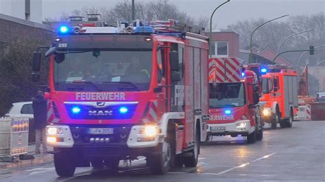 Löschzug Berufsfeuerwehr Essen zu Einsatzfahrt mit KDOW 3x HLF GW A