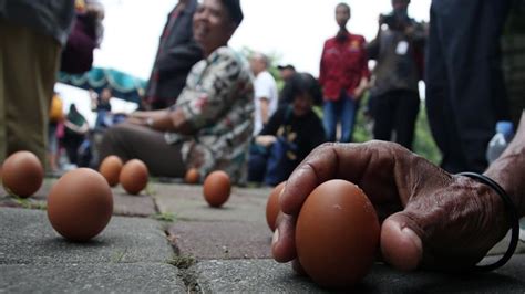 Menonton Lomba Perahu Naga Festival Peh Cun Di Cisadane Travel Tempo Co