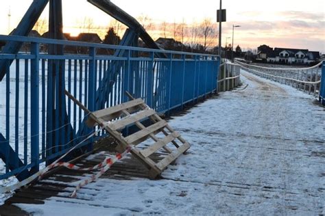 Nietypowa instalacja na kładce rowerowej na Węgierce Burmistrz