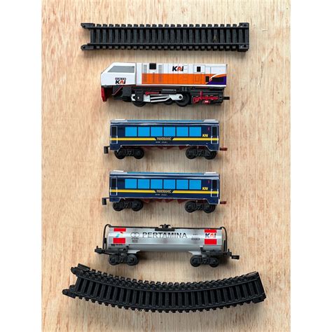 Jual Paket Miniatur Kereta Api Indonesia Lokomotif Cc Gerbong