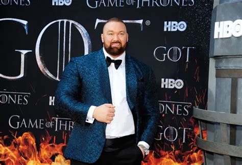 El actor Thor Björnsson y su esposa lamentan la muerte de su hija