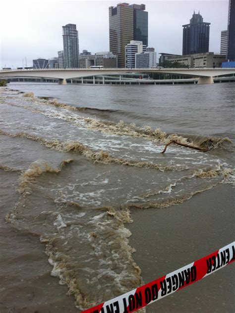 Wivenhoe Dam $900 million safety revamp considered to prevent Brisbane flood disaster - ABC News