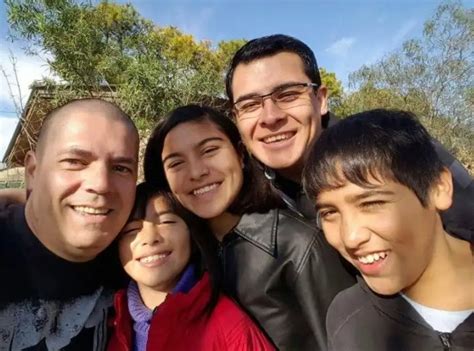 Un Matrimonio Gay Adopta A Tres Hermanos Hu Rfanos Y Crea Esta Preciosa Familia Lgbt Amino