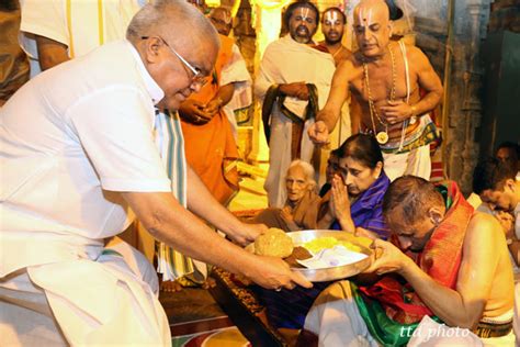 AP GOVERNOR OFFERS PRAYERS IN TIRUMALA SHRINE TTD News