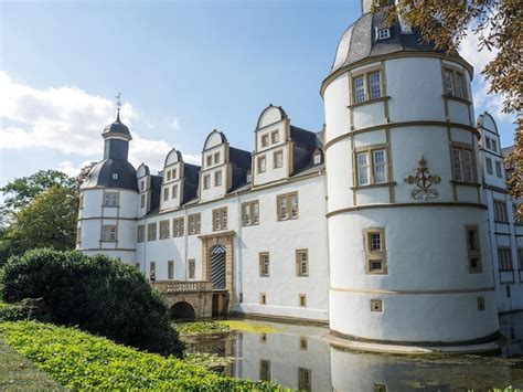 Premium Photo | The castle of schloss neuhaus in germany