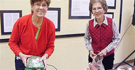 Godfrey Womens Club Helps Families During Holidays News