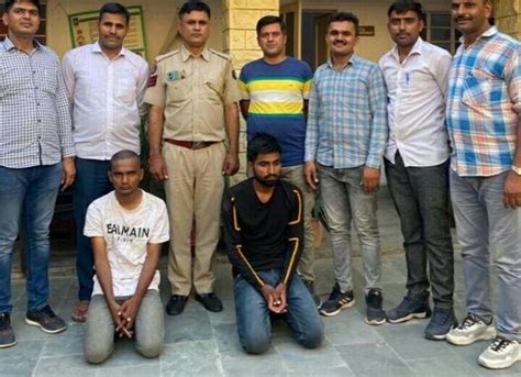 वृद्धा की चेन लूटी दोनों युवक गिरफ्तार Old Womans Chain Looted Both Youths Arrested