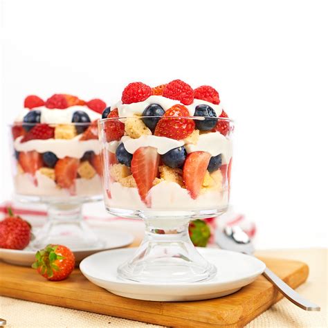 Greek Yogurt Berry Trifle Likehotketo