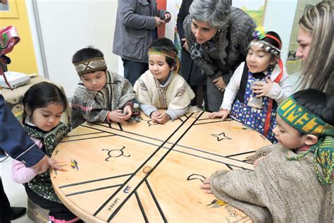 Lanzan proyecto para llegar con lengua mapuche a 1 500 niños de La