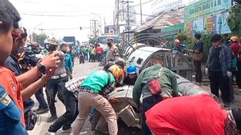 Daftar Korban Kecelakaan Maut Di Bekasi Murid SD Di Halte Menunggu