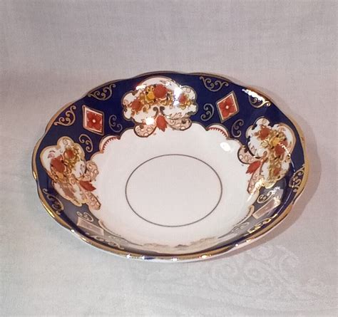 Vintage Royal Albert Heirloom Bone China England Inch Dessert