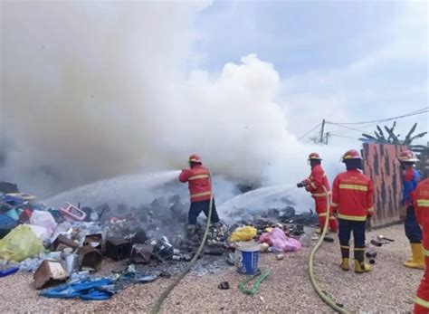 Gudang Penumpukan Barang Di Sambaliung Dilahap Si Jago Merah