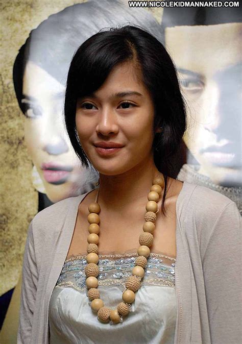 Dian Sastrowardoyo Facebook Celebrity Beautiful Babe Posing Hot Model Indonesian