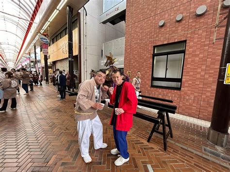 うえたけさんのインスタグラム写真 うえたけinstagram「作品タイトル「城岡神社祭典⛩️」 お神輿担いで仲見世商店街を練り歩いて