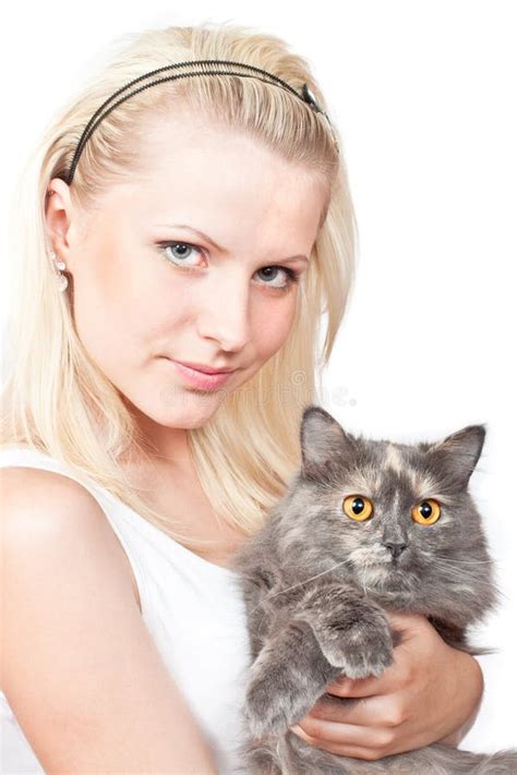Jeune Fille Blonde Heureuse Et Chat Gris Photo stock Image du obéissant pelucheux 20151924