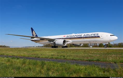 V Swt Singapore Airlines Boeing Er Photo By Sinan St N Id