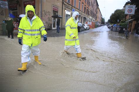 2 dead, thousands evacuated as floods hit northern Italy | FMT