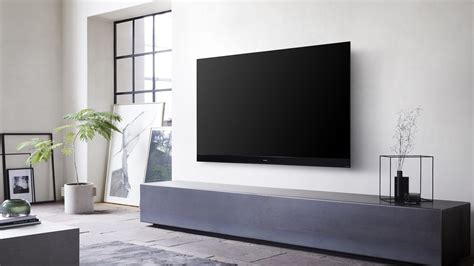 Новый телевизор Panasonic HZ2000 Dolby Vision IQ на стене - обои для ...