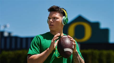 Oregon Ducks Quarterback Dillon Gabriel Signs Exclusive Nil Deal