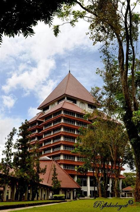 ar riyat gedung rektorat universitas indonesia