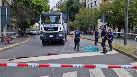 Milano Ciclista Muore Travolta Da Un Camion Quinto Caso In Un Anno