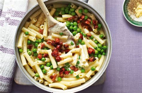 Macaroni cheese with peas | Dinner Recipes | GoodtoKnow