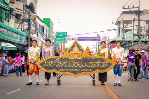 Ubon Ratchathani University : ม.อุบลฯ ส่งขบวนเทียนโบราณ ร่วมขบวนแห่ ...