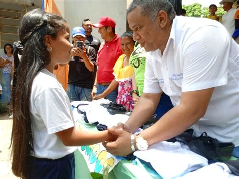 Ni Os Y Ni As De Cojedes Recibieron Dotaci N De Uniformes Escolares